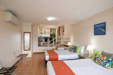 Sunlit Waters Studio Apartments - Tourism Caloundra 29