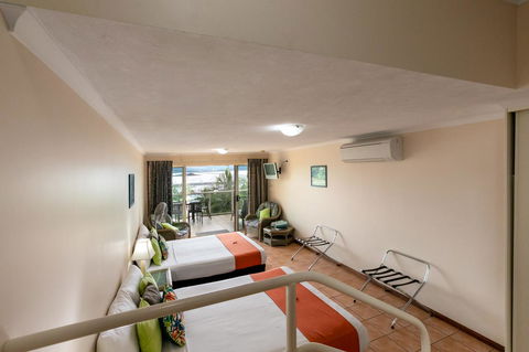 Sunlit Waters Studio Apartments - Tourism Caloundra 24