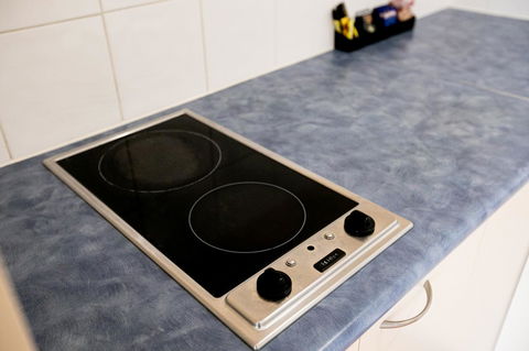 Sunlit Waters Studio Apartments - Tourism Caloundra 35