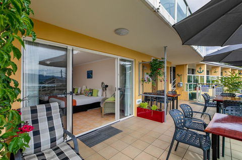 Sunlit Waters Studio Apartments - Tourism Caloundra 31