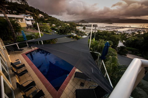 Sunlit Waters Studio Apartments - Tourism Caloundra 3