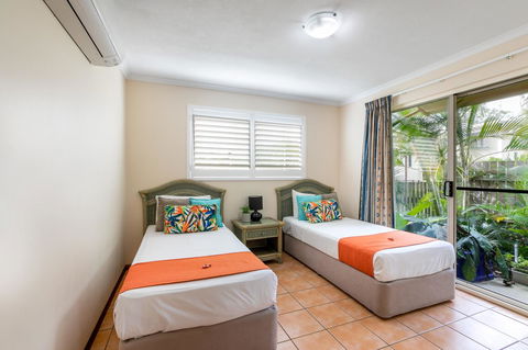 Sunlit Waters Studio Apartments - Tourism Caloundra 37