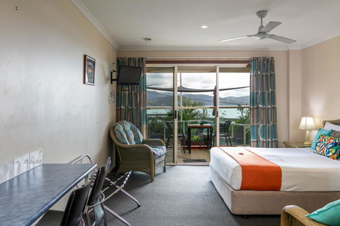 Sunlit Waters Studio Apartments - Tourism Caloundra 10