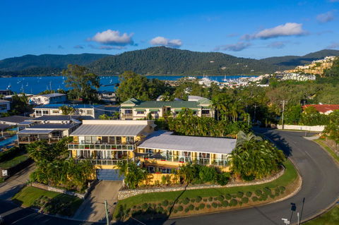 Sunlit Waters Studio Apartments - Tourism Caloundra 6