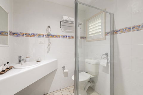 Sunlit Waters Studio Apartments - Tourism Caloundra 20