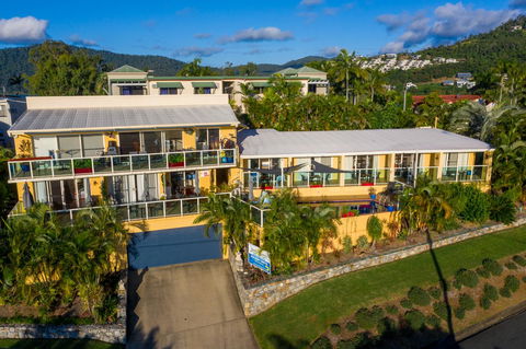 Sunlit Waters Studio Apartments - Tourism Caloundra 7
