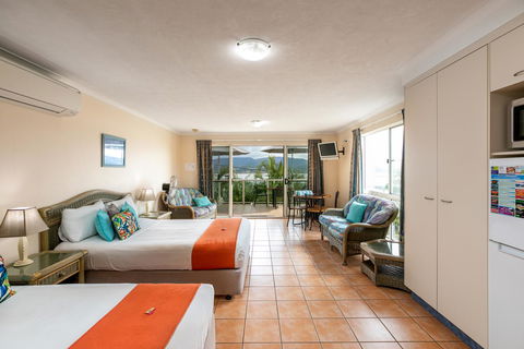 Sunlit Waters Studio Apartments - Tourism Caloundra 39