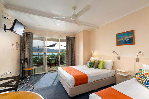 Sunlit Waters Studio Apartments - Tourism Caloundra 19