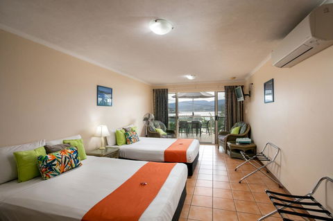 Sunlit Waters Studio Apartments - Tourism Caloundra 23