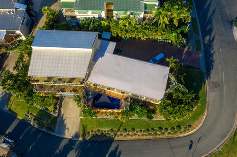 Sunlit Waters Studio Apartments - Tourism Caloundra 5