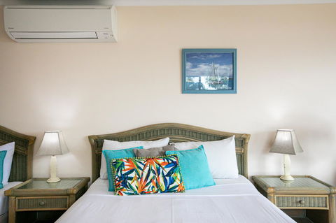 Sunlit Waters Studio Apartments - Tourism Caloundra 34