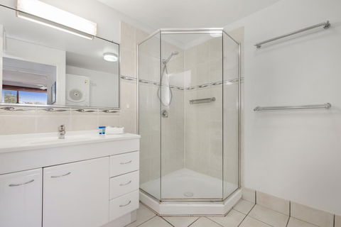 Alexandria Apartments - Tourism Caloundra 18