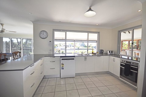 Bribie Island Canal Holiday Destination! - Tourism Caloundra 5