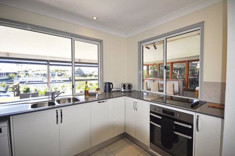Bribie Island Canal Holiday Destination! - Tourism Caloundra 4