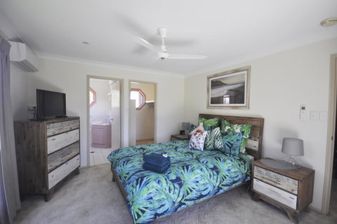 Bribie Island Canal Holiday Destination! - Tourism Caloundra 9