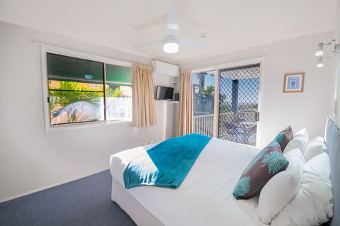 Airlie Apartments - Tourism Caloundra 0