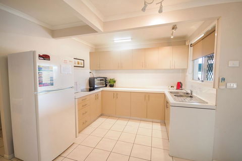 Airlie Apartments - Tourism Caloundra 6