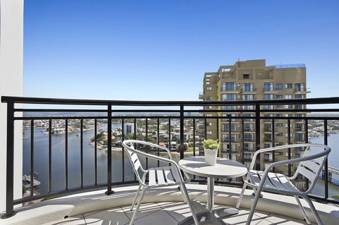 Beach Stay - Ocean & Riverview Resort Chevron Renaissance Central Surfers Paradise - Tourism Caloundra 13