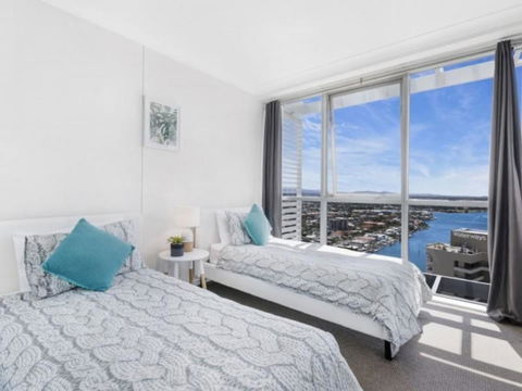 Beach Stay - Ocean & Riverview Resort Chevron Renaissance Central Surfers Paradise - Tourism Caloundra 2