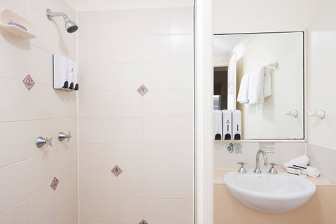 Park Regis Anchorage - Tourism Caloundra 9