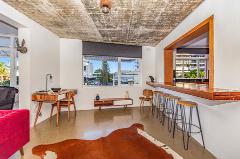 The Pink Hotel Coolangatta - Tourism Caloundra 5
