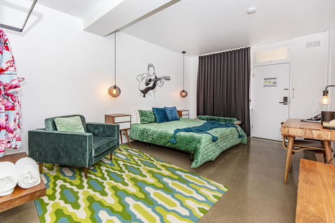 The Pink Hotel Coolangatta - Tourism Caloundra 28