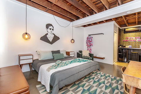 The Pink Hotel Coolangatta - Tourism Caloundra 24
