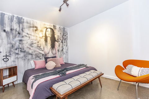 The Pink Hotel Coolangatta - Tourism Caloundra 13