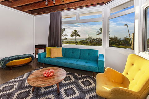 The Pink Hotel Coolangatta - Tourism Caloundra 16