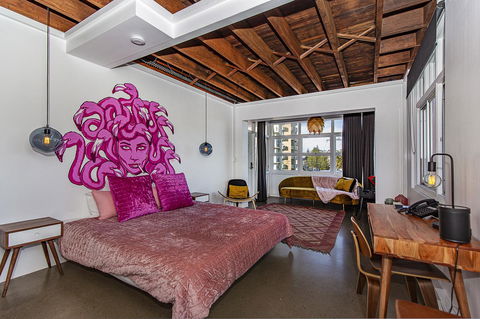 The Pink Hotel Coolangatta - Tourism Caloundra 33