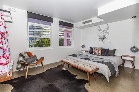 The Pink Hotel Coolangatta - Tourism Caloundra 11