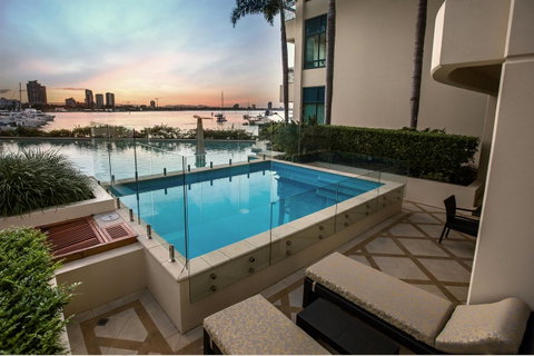 Imperial Hotel Gold Coast - Tourism Caloundra 2