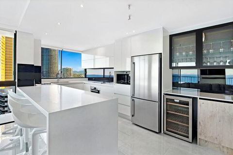 ULTIQA Beach Haven On Broadbeach - Tourism Caloundra 2