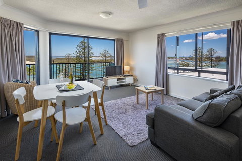 Belaire Place Motel Apartments - Tourism Caloundra 8