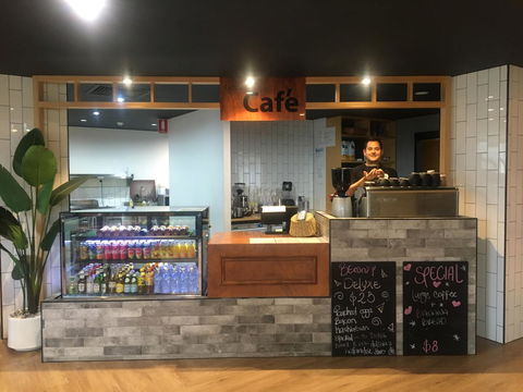 Woodroffe Hotel - Tourism Caloundra 3