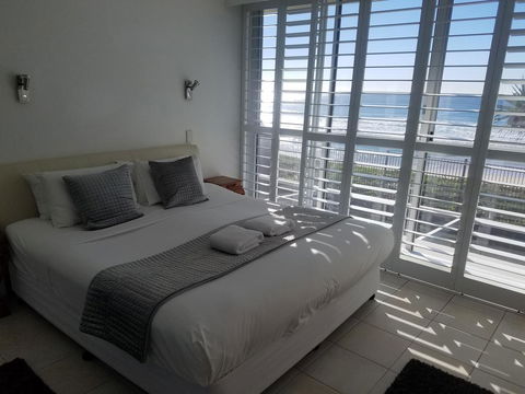 Golden Sands On The Beach - Absolute Beachfront Apartments - Tourism Caloundra 30