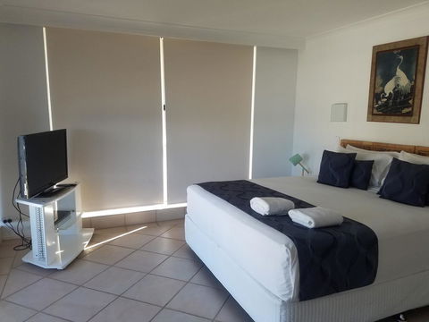 Golden Sands On The Beach - Absolute Beachfront Apartments - Tourism Caloundra 33