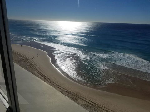 Golden Sands On The Beach - Absolute Beachfront Apartments - Tourism Caloundra 25
