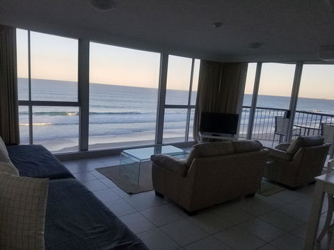 Golden Sands On The Beach - Absolute Beachfront Apartments - Tourism Caloundra 27