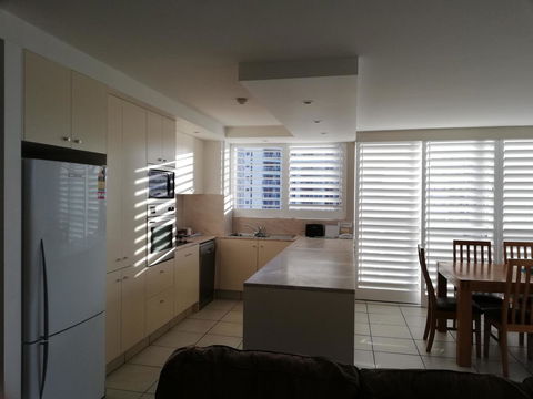 Golden Sands On The Beach - Absolute Beachfront Apartments - Tourism Caloundra 36