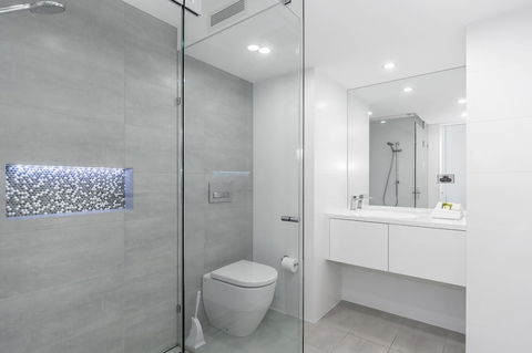 Golden Sands On The Beach - Absolute Beachfront Apartments - Tourism Caloundra 4