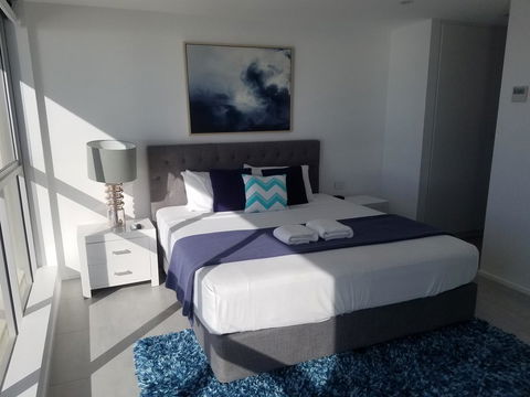 Golden Sands On The Beach - Absolute Beachfront Apartments - Tourism Caloundra 11