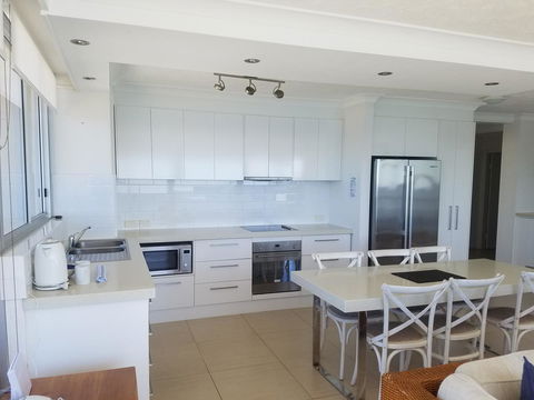 Golden Sands On The Beach - Absolute Beachfront Apartments - Tourism Caloundra 38