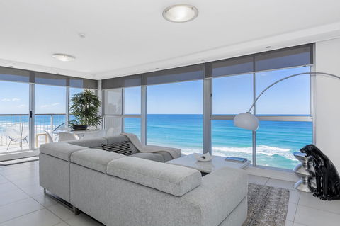Golden Sands On The Beach - Absolute Beachfront Apartments - Tourism Caloundra 19