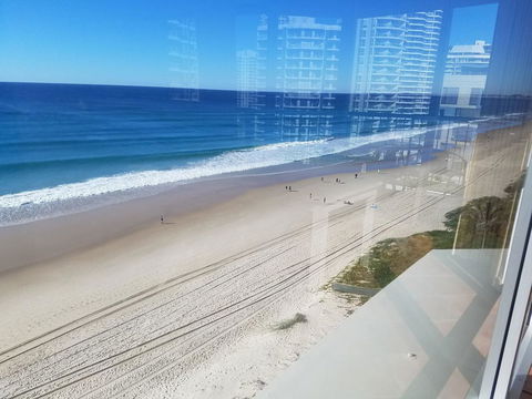 Golden Sands On The Beach - Absolute Beachfront Apartments - Tourism Caloundra 16