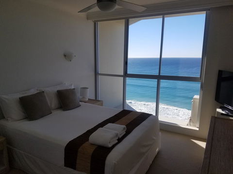 Golden Sands On The Beach - Absolute Beachfront Apartments - Tourism Caloundra 29