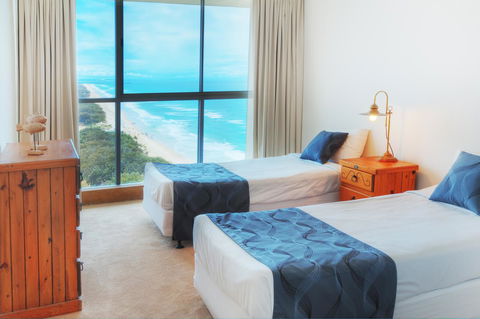 Golden Sands On The Beach - Absolute Beachfront Apartments - Tourism Caloundra 18