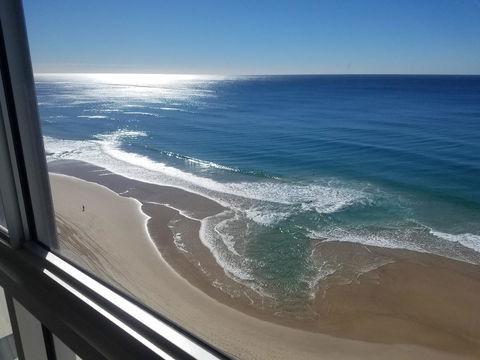 Golden Sands On The Beach - Absolute Beachfront Apartments - Tourism Caloundra 15