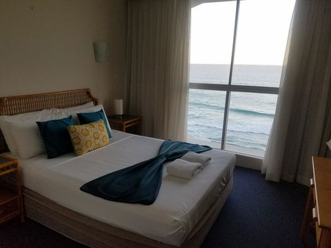 Golden Sands On The Beach - Absolute Beachfront Apartments - Tourism Caloundra 26