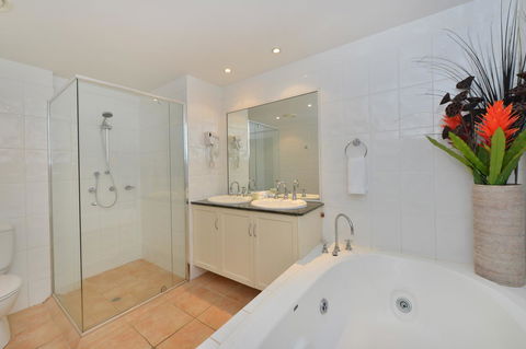 Cayman Villas Port Douglas - Tourism Caloundra 25